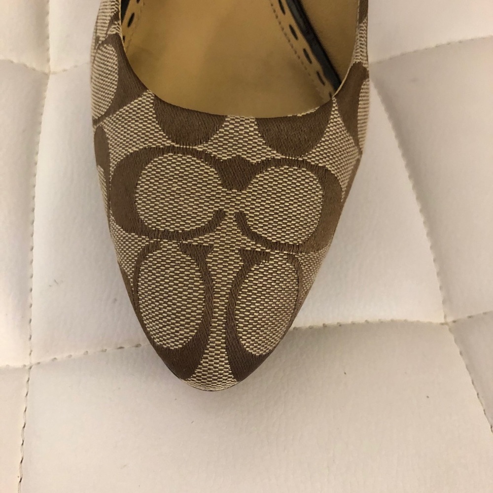 Coach Pumps - Picture 3 of 8